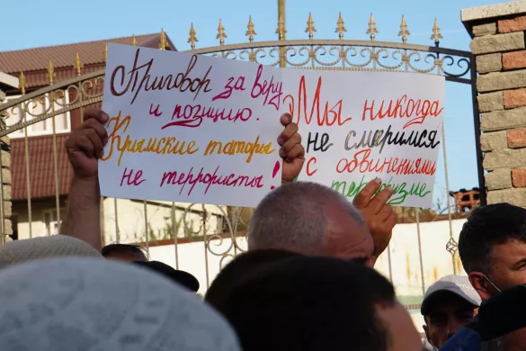 Crimean Tatar activists in front of the Southern District Military Court before the announcement of the verdict for the defendants of the Second Bakhchysarai Group, 16 September 2020 / Photo: Crimean Solidarity