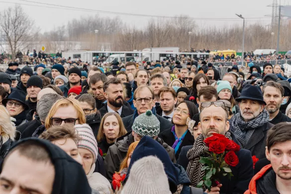 Those gathered at the Borisovsky Cemetery during Alexei Navalny’s funeral / Photo: Meduza
