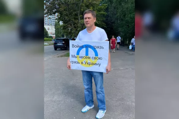 Nikolai Borisov in a single picket in Voronezh, August 3, 2023. An administrative protocol was drawn up on discrediting the Russian army (part 1 of article 20.3.3 of the Code of Administrative Offenses). The detainee was represented by a defender from OVD-Info Daniil Polyakov / Photo courtesy: a friend of the picketer