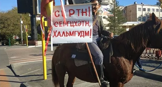 Протесты против врио мэра Элисты Дмитрия Трапезникова