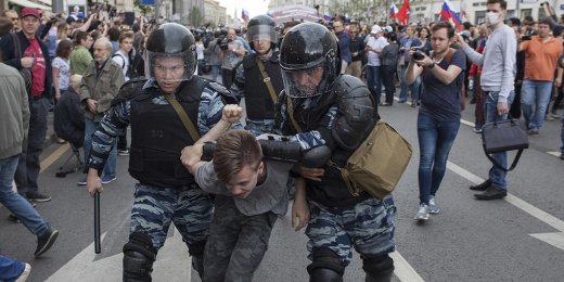 Картофельный росток и большой дядя: начался суд над подростком за события 12 июня