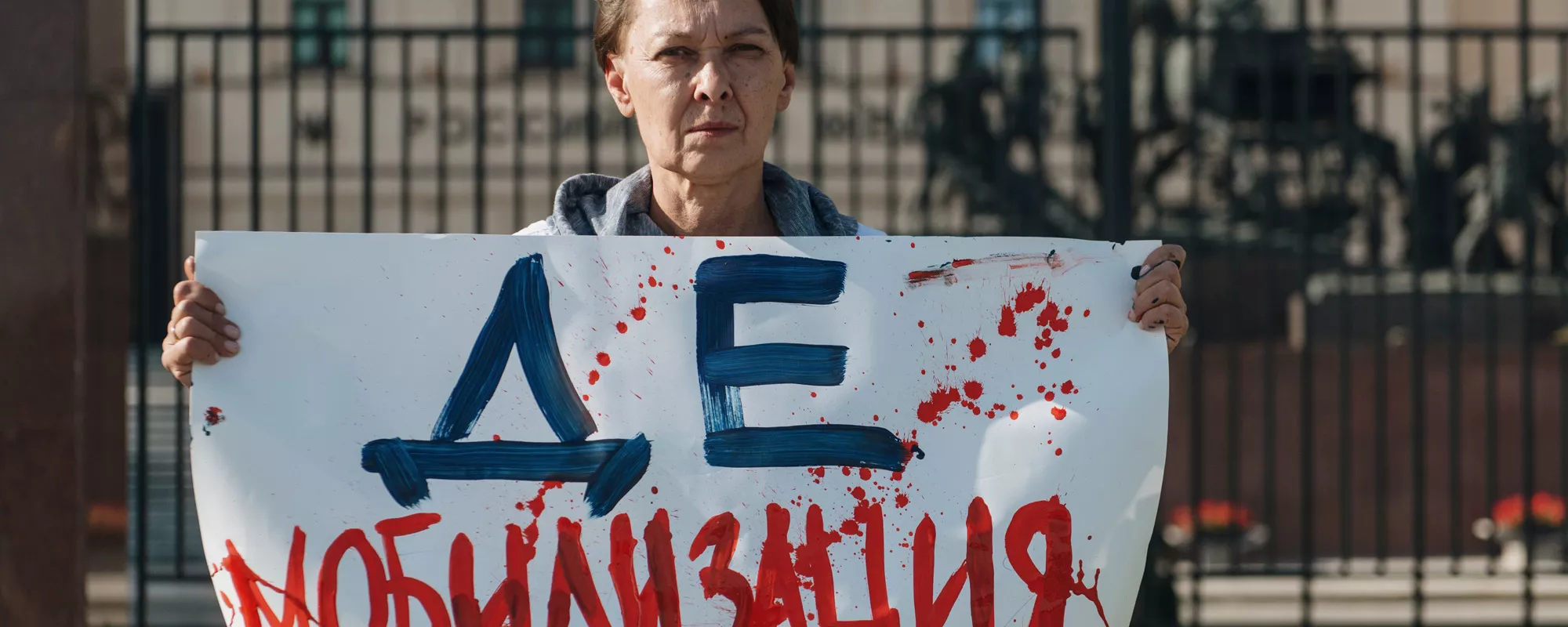 «С нами бог и полиция, а также флаг военной разведки». Репортаж с акции родственниц мобилизованных, на которую приехали провокаторы