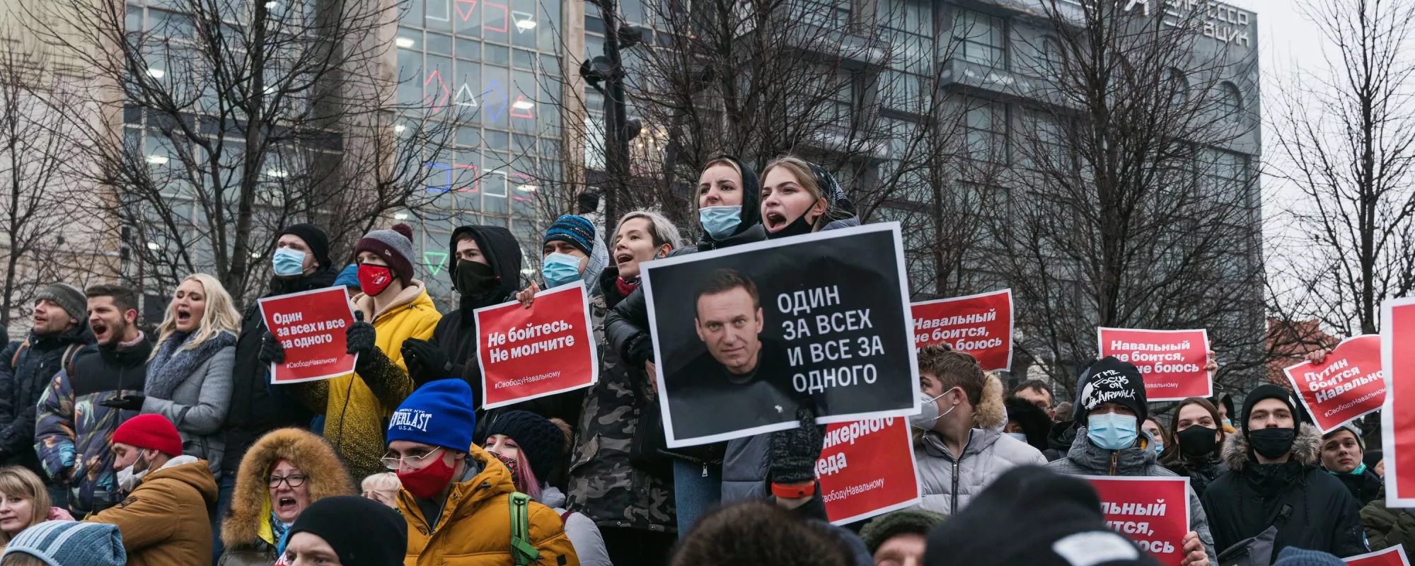 «Припугнуть и держать в тонусе»: как преследуют сторонников Навального