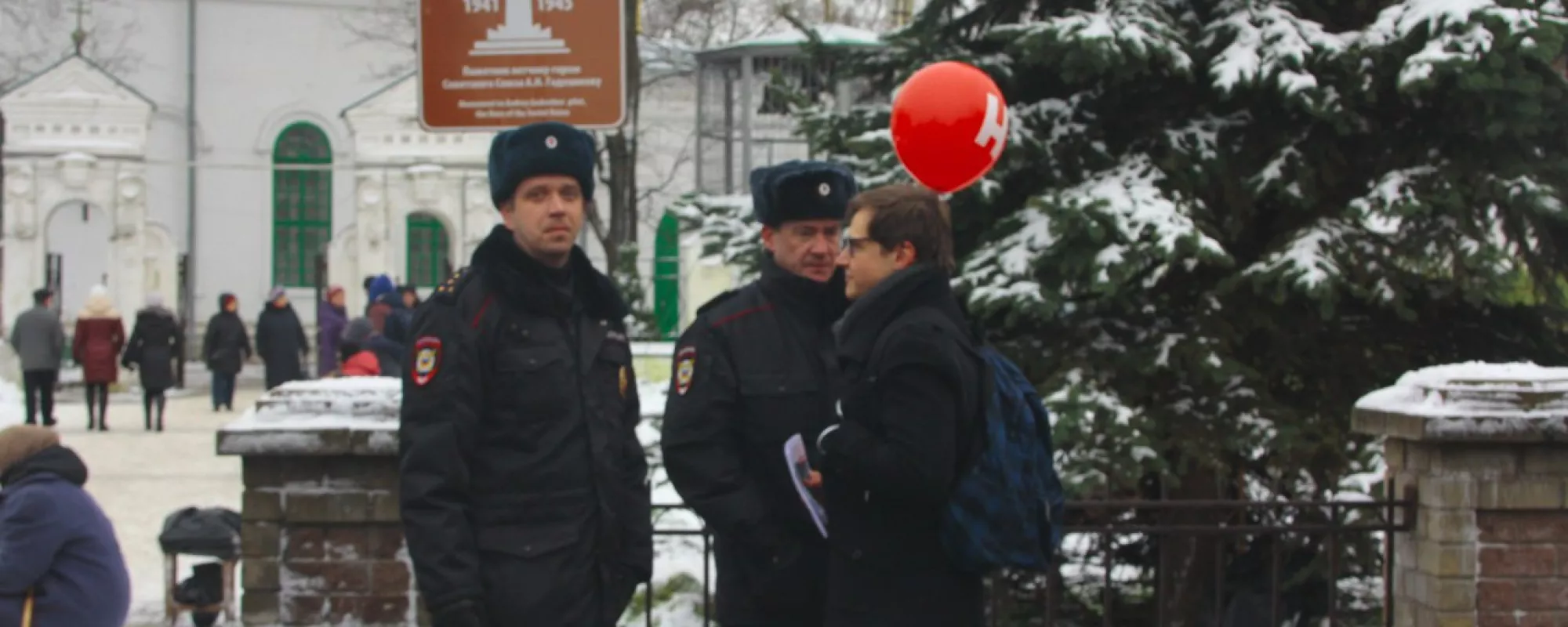 В Череповце на сторонников Навального составили рапорт за раздачу шариков