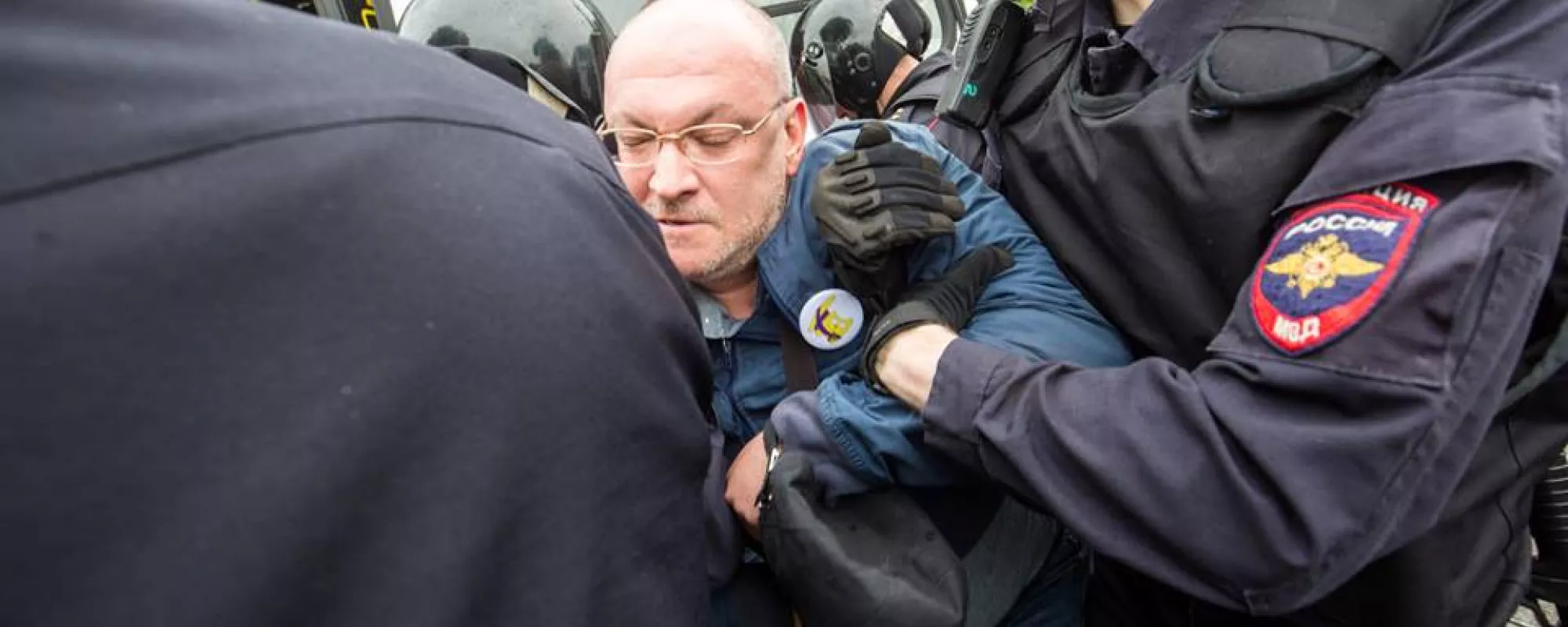 Петербургского депутата вызвали в полицию из-за участия в акции 12 июня