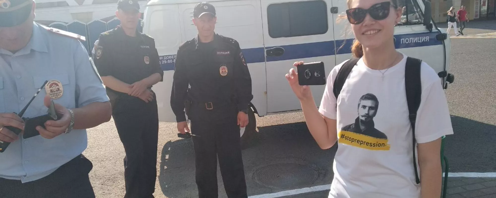 В Саранске задержали зрителей матча в футболках с преследуемыми активистами «Открытой России»