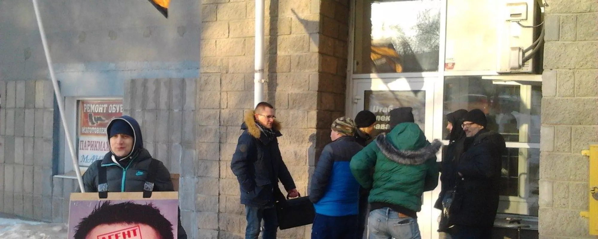 В Уфе неизвестные заблокировали дверь в штабе Навального