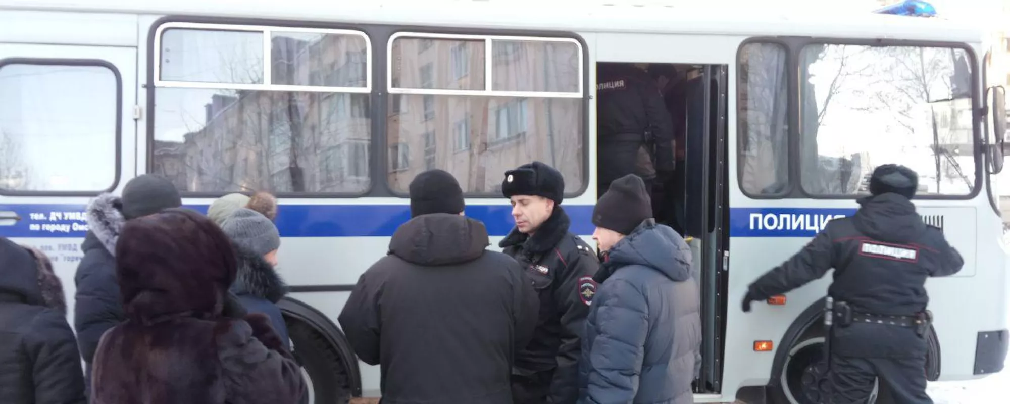 В Омске задержали волонтеров штаба Навального