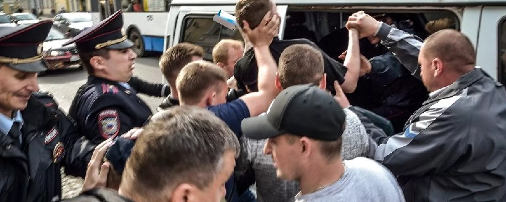 Во Владимире участников акции «Он нам не царь» задержали уже после ее окончания