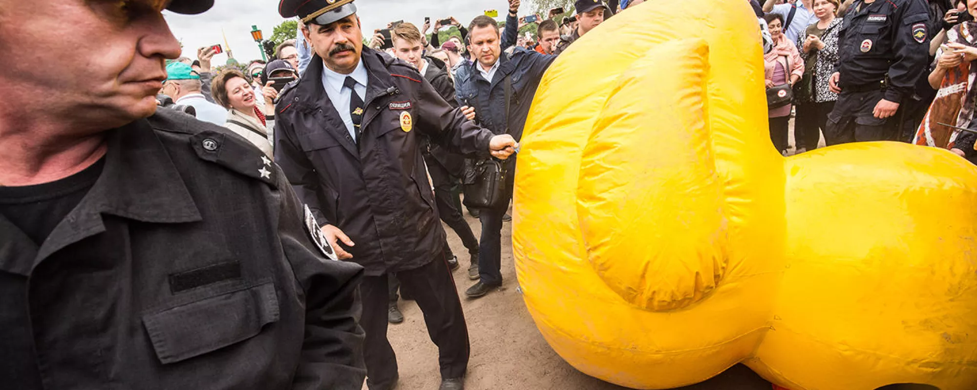 В Петербурге возбудили уголовное дело о нападении на полицейского на митинге 12 июня