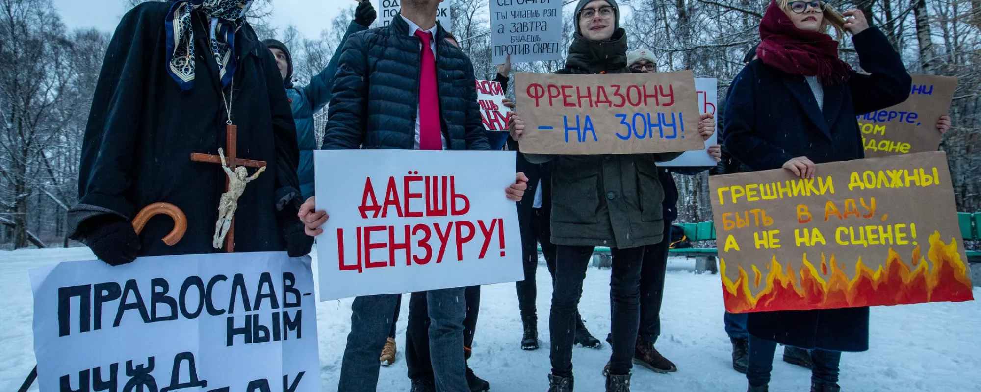 «Палатка цензуры»: как власти контролируют плакаты активистов