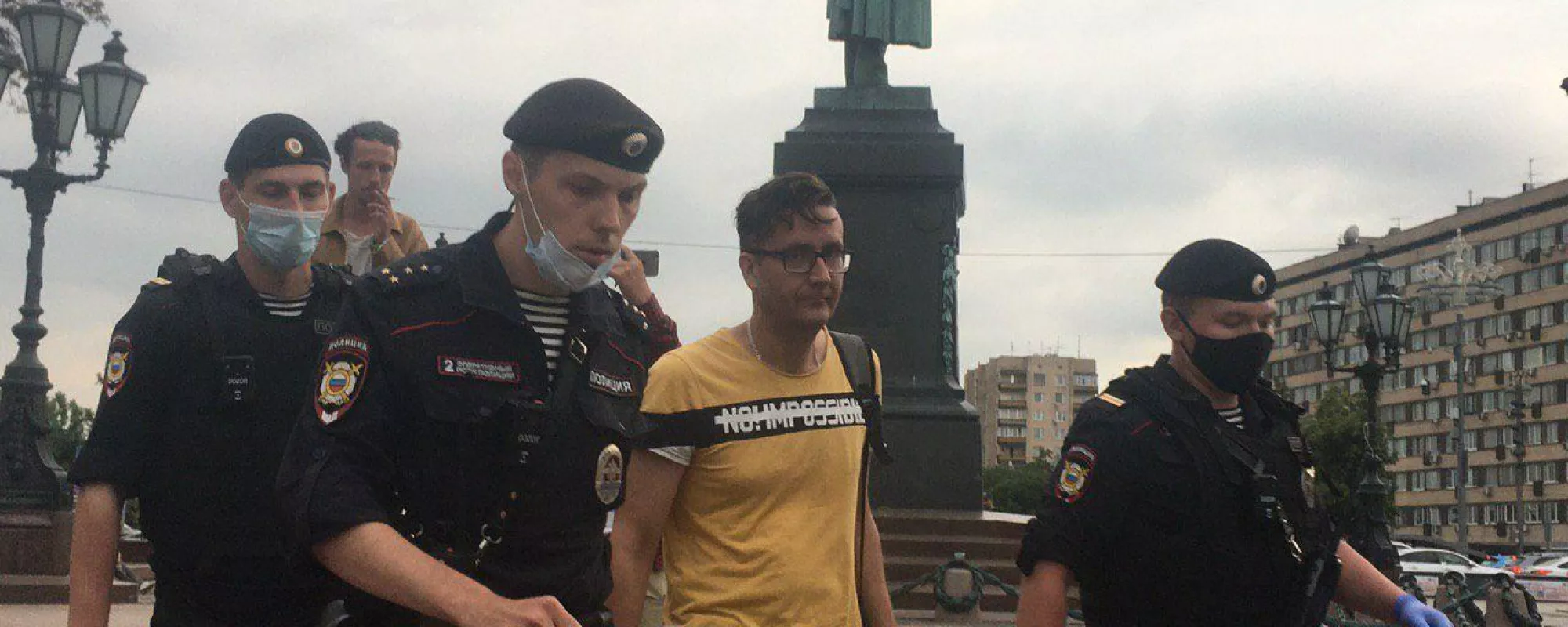 В Москве задержали участника пикета с плакатом об акции «Нет поправкам»