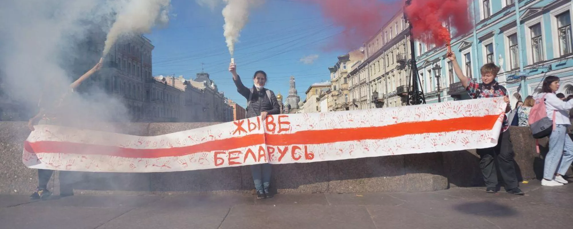 В Петербурге девушку задержали из-за акции солидарности с протестующими в Беларуси