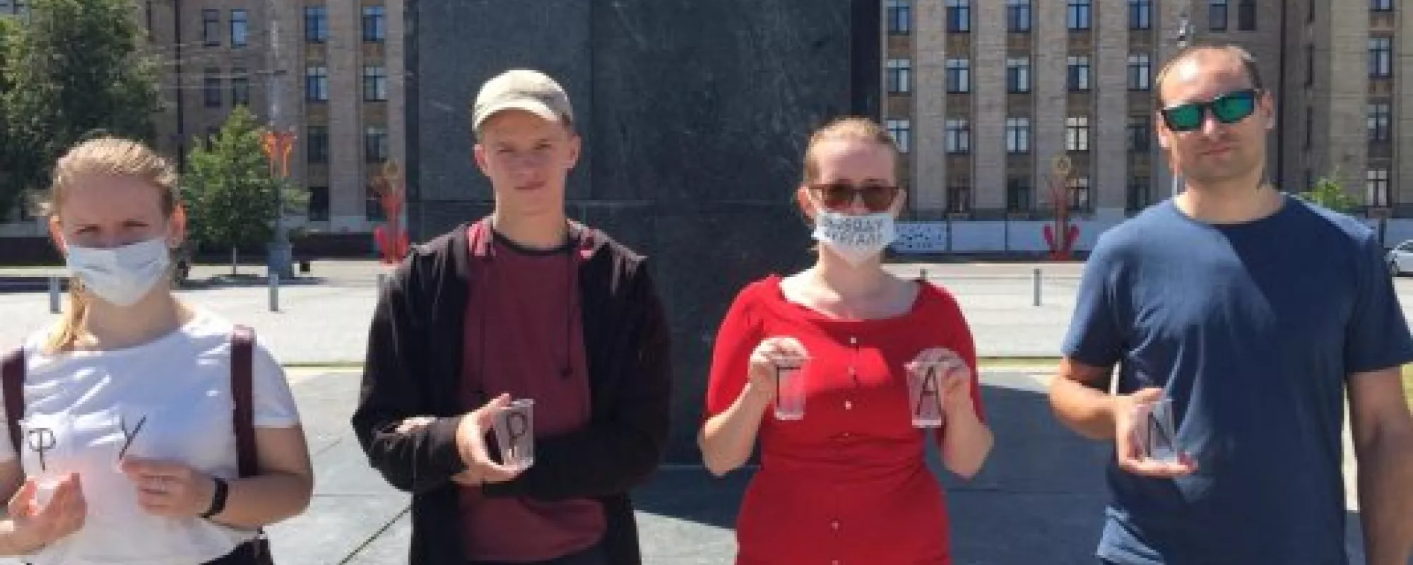 В Воронеже активистку оштрафовали на 15 тысяч рублей за фото с пластиковыми стаканами
