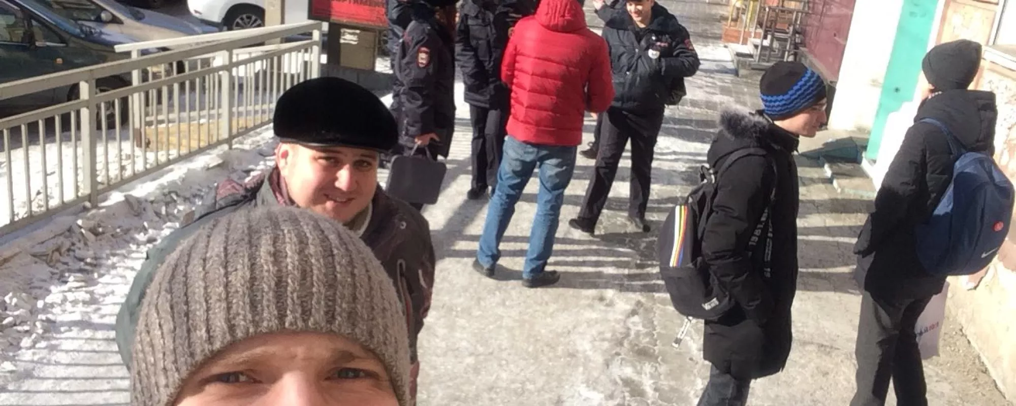 За раздачу листовок в Чите задержали волонтеров штаба Навального