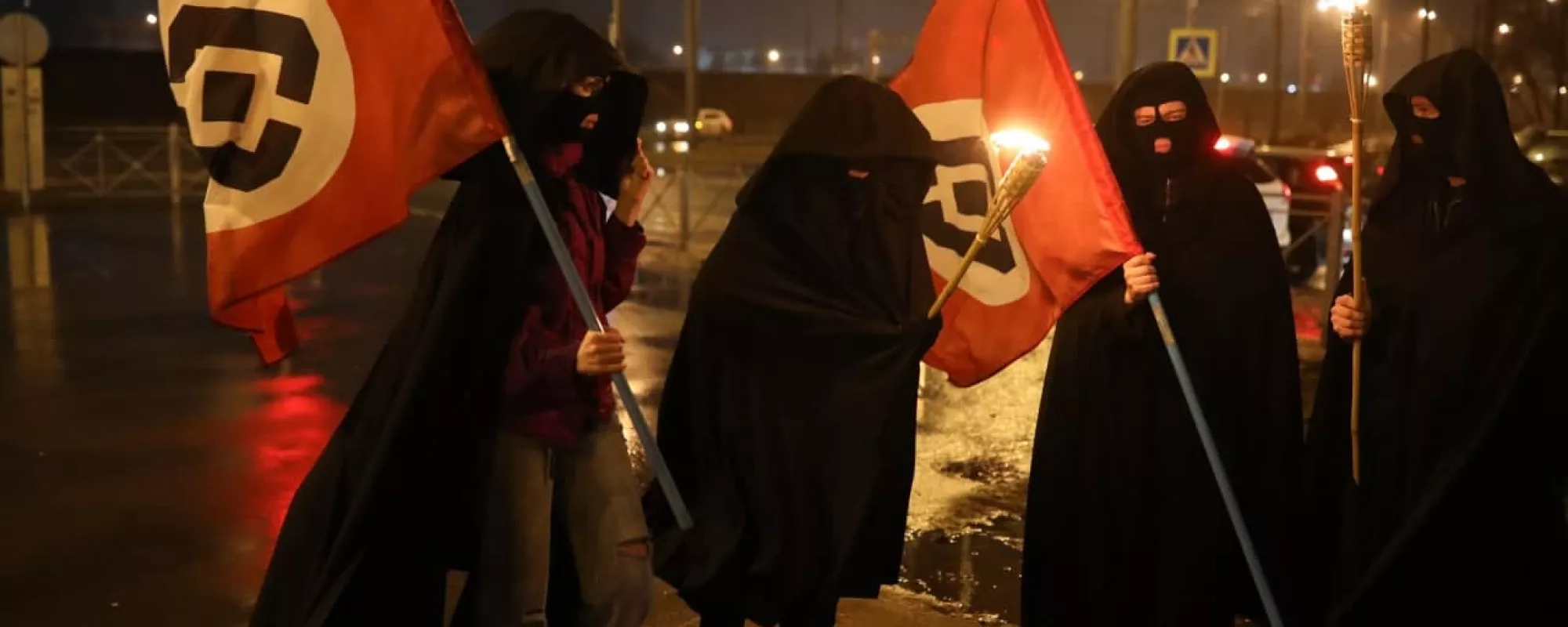 В Петербурге задержали четырех активистов «Весны», проводивших факельное шествие в защиту твиттера