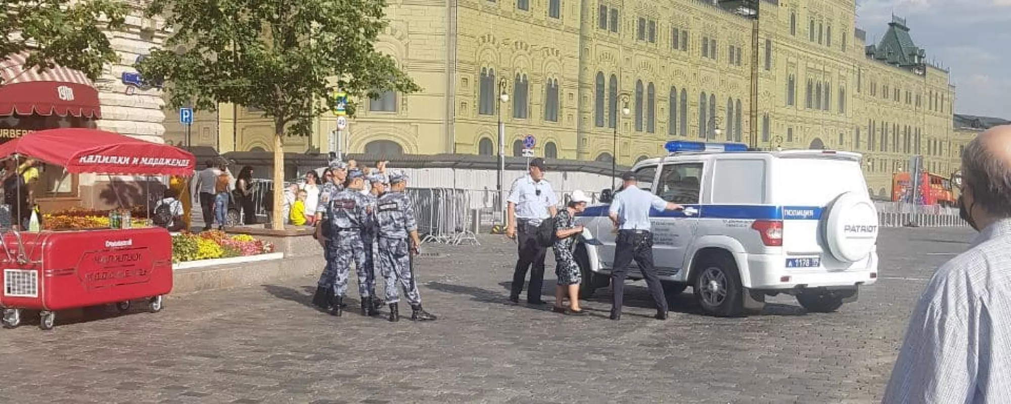 На Красной площади задержали пожилую женщину из-за одиночного пикета