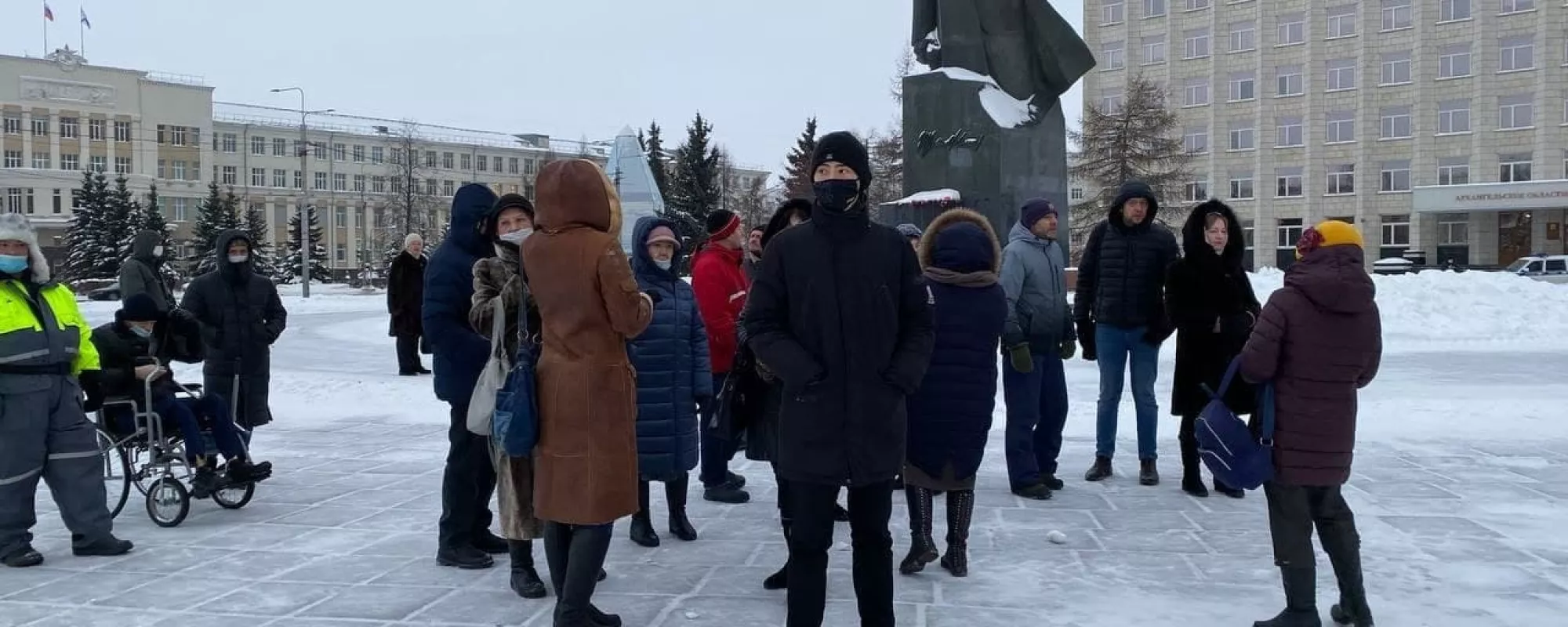В Архангельске на митинге против QR-кодов задержали двух активистов и журналиста