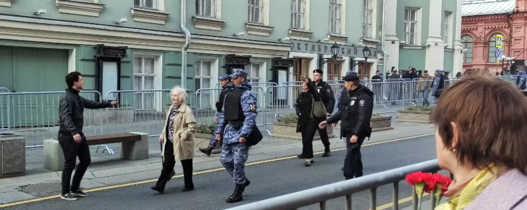 В очереди на прощание с Горбачевым задержали нескольких человек, среди которых - пожилая женщина