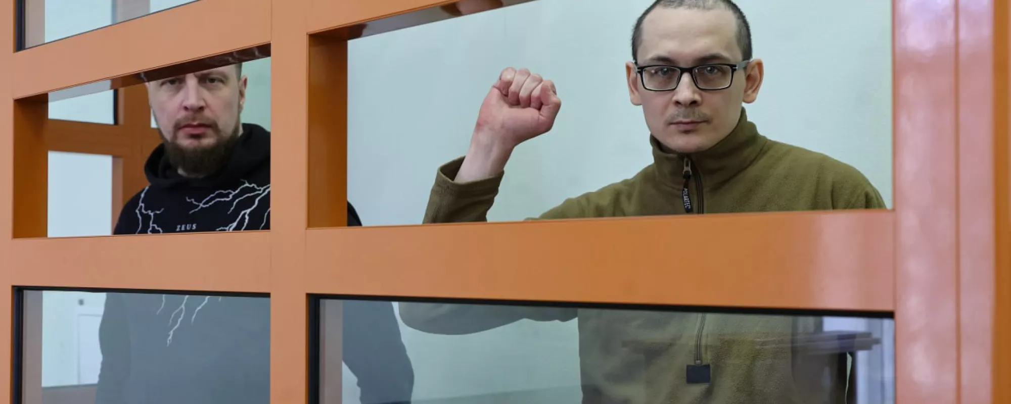 Фигурантам дела о плане поджечь автозак на антивоенной акции назначили 8 и 10 лет лишения свободы
