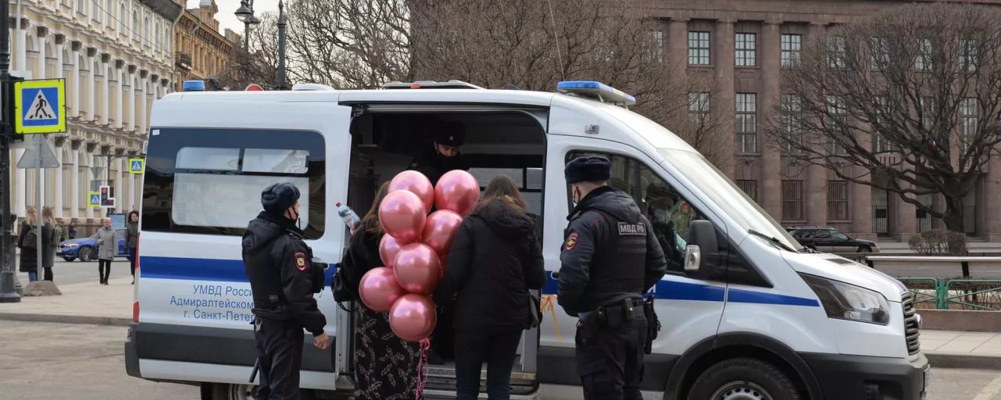В Петербурге задержали участниц «гендер-пати», которая проходила на месте акции протеста