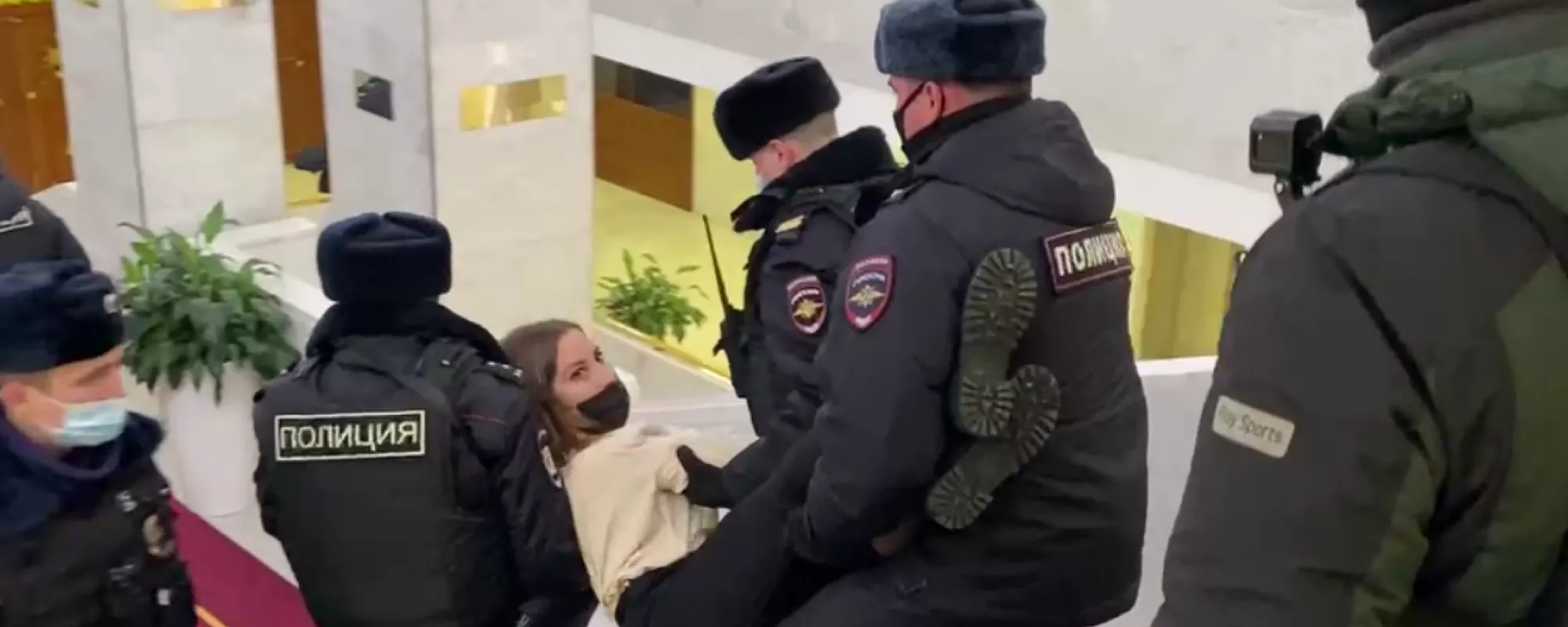 В Москве на форум «Объединенных демократов» пришла полиция. Начались задержания