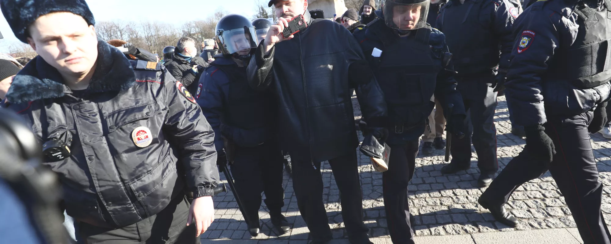 «Они уверены, что нападать на бабушку - это нормально»: рассказ о задержании в Петербурге