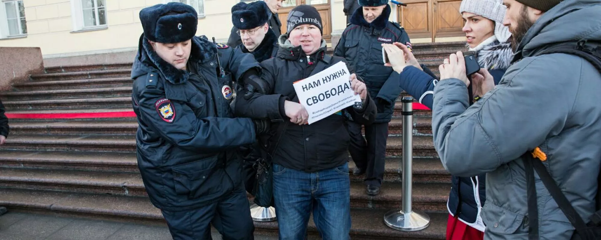Активиста Идрисова задержали за пикет в поддержку Ильдара Дадина