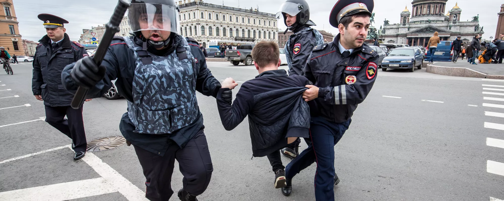 «Новая газета»: Судьи на митинги не ходят
