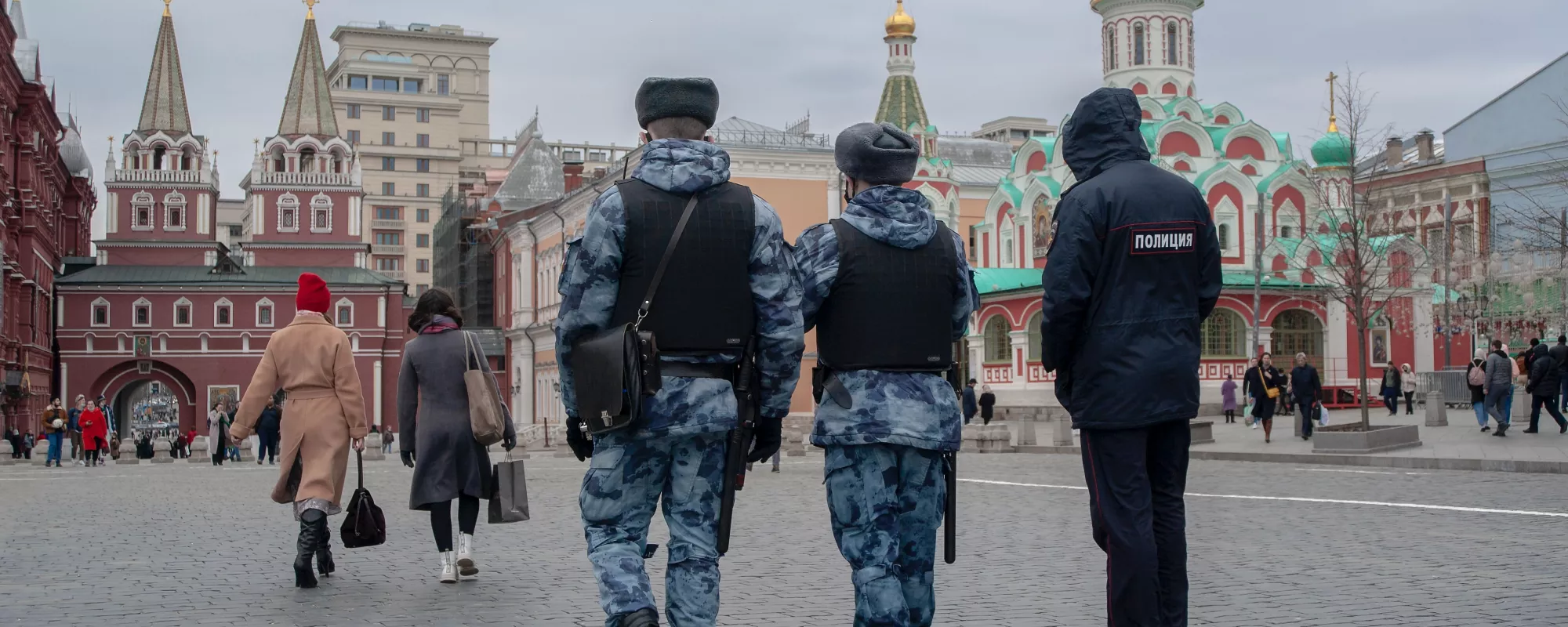 Проверяют граждан Украины: в Москве их вызывают на опросы, осматривают квартиры и требуют разблокировать смартфоны