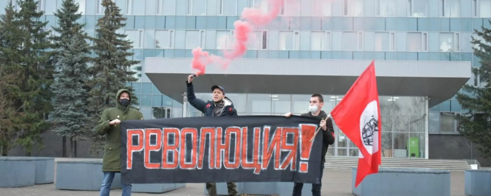 В Перми и в Брянске задержали нацболов из-за акций в годовщину Октябрьской революции