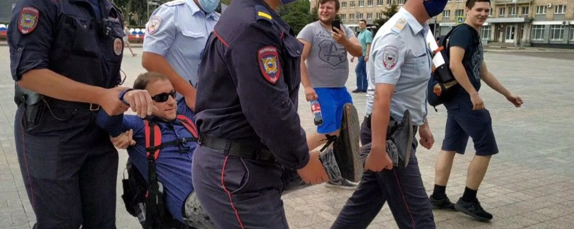 В Орле полицейские задержали участника одиночного пикета против нарушений на выборах