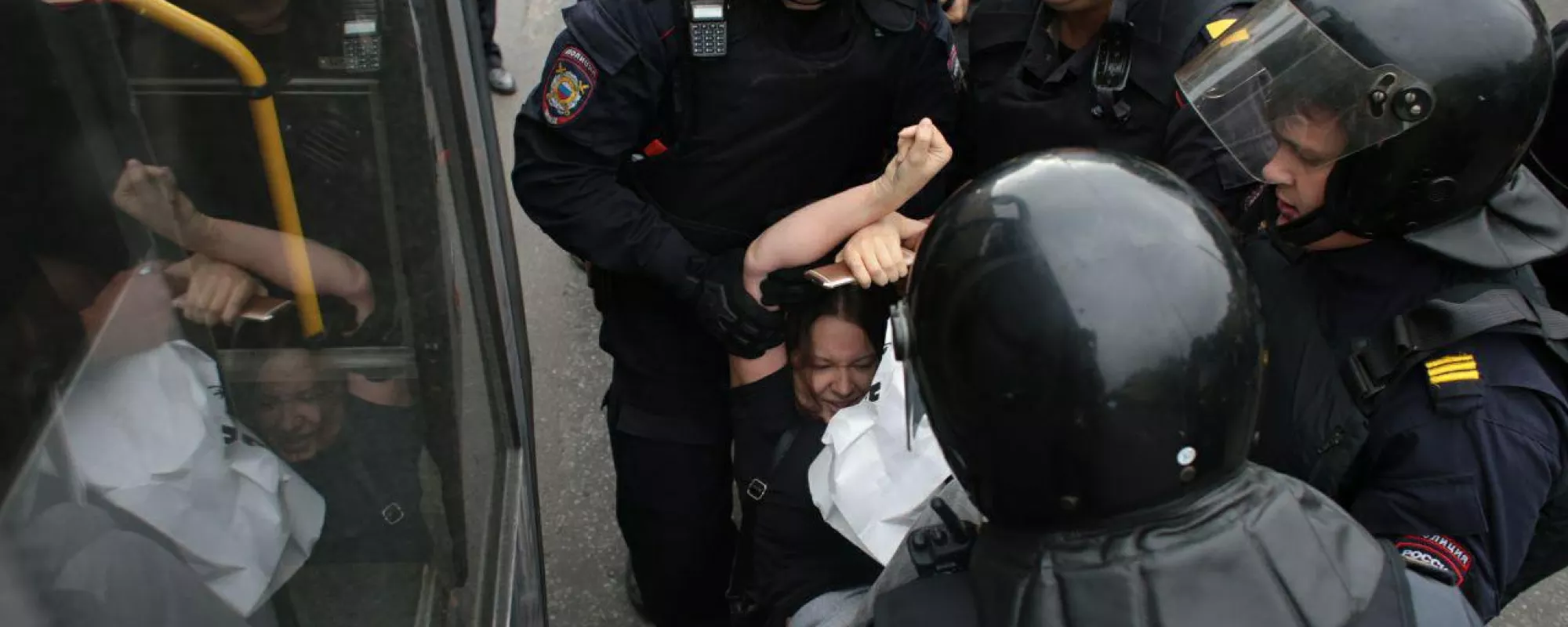 Задержания, избиения, уголовные дела: как прошли акции против пенсионной реформы
