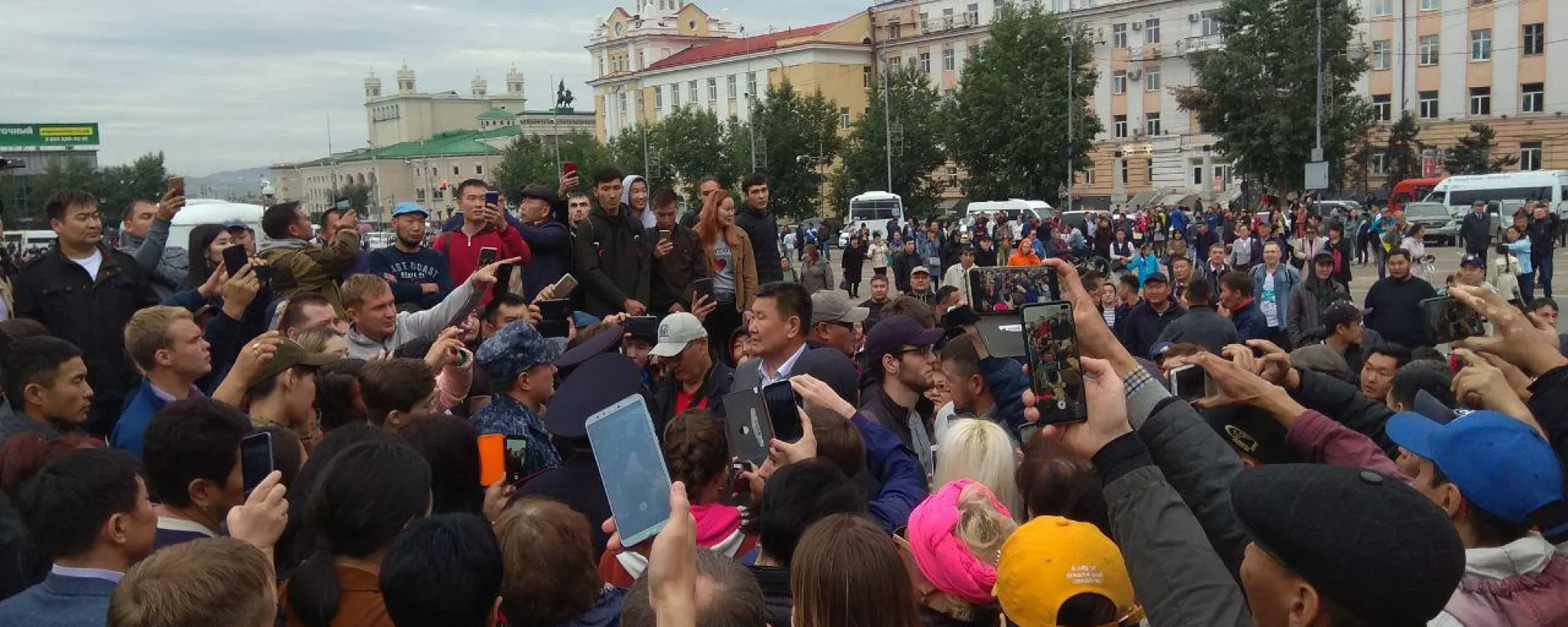 Стихийный протест в Улан-Удэ: воин-шаман, газель, коммунисты и ОМОН