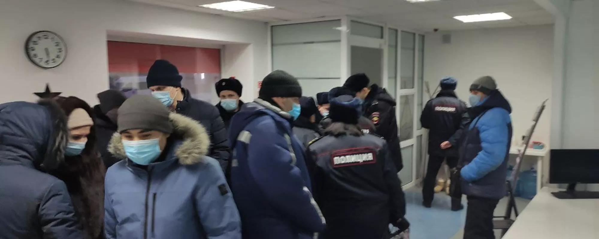 В Омске полиция пришла в региональный штаб Навального для «осмотра»
