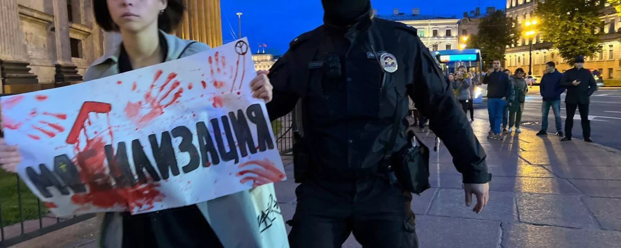 Жесткие задержания и повестки в военкомат: итоги акций против мобилизации 21 сентября