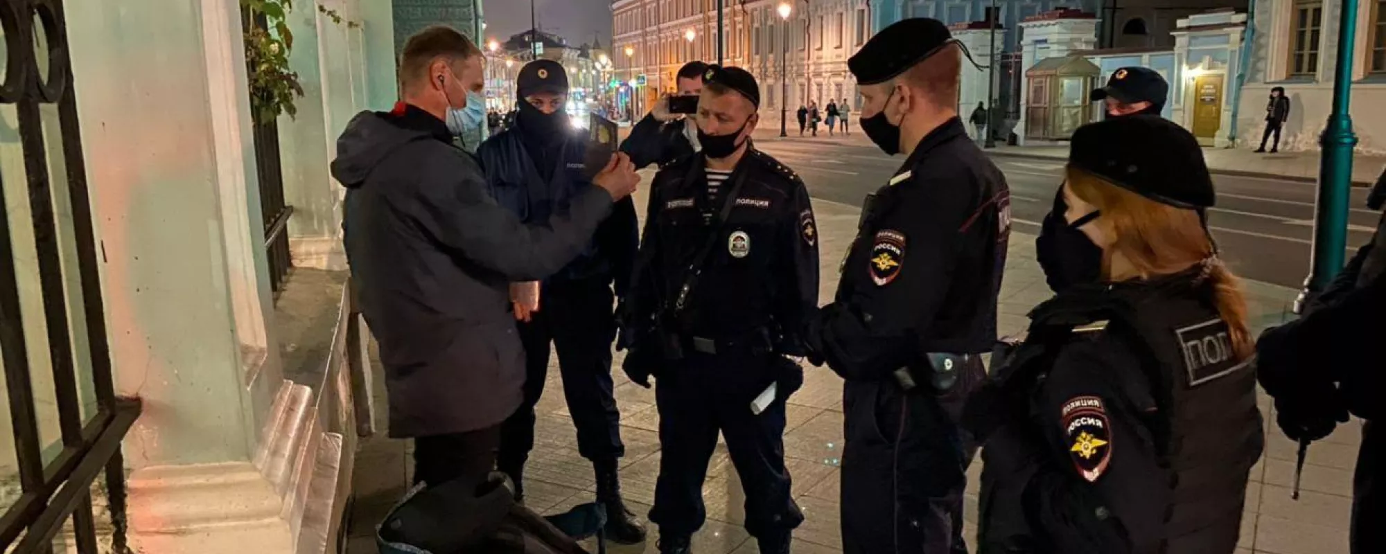 В Москве у посольства Беларуси задержали участника акции солидарности