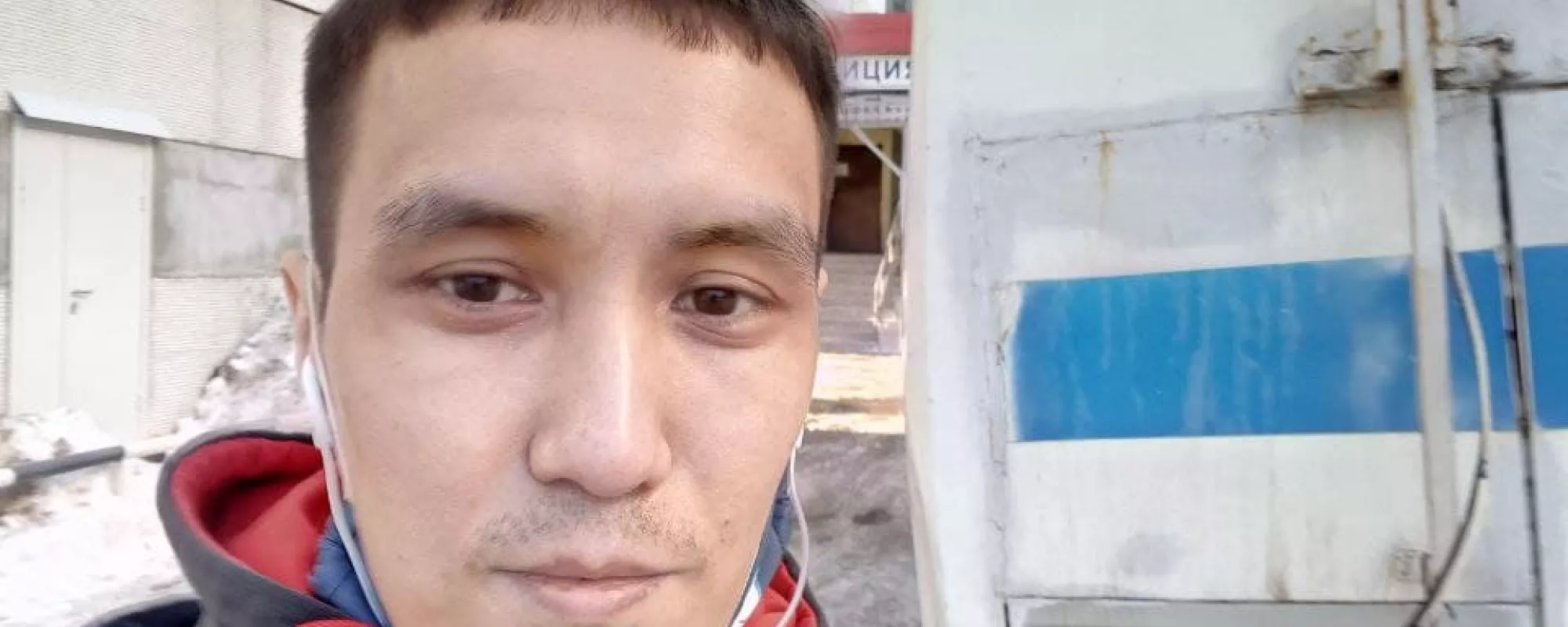 Саратовскому фотографу вручили предостережение о недопустимости акций в поддержку Казахстана