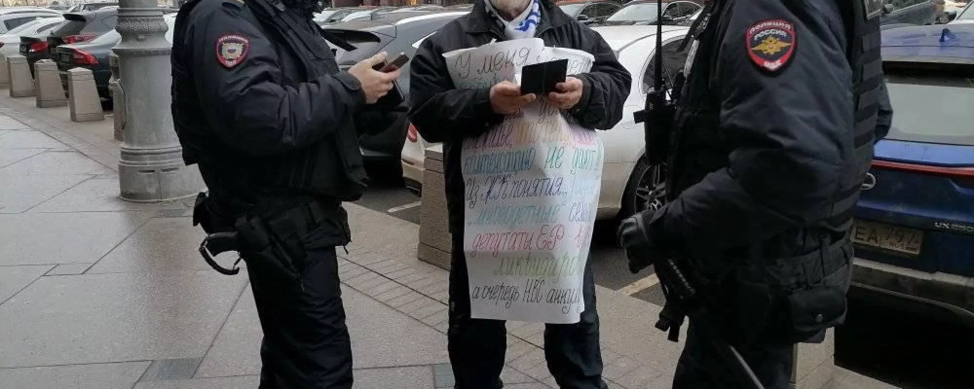 В Москве возле Госдумы задержали активистов и журналистку