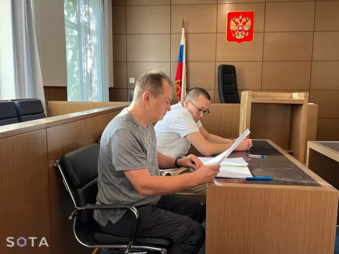 Vladimir Egorov, the Golos movement’s coordinator, in the Dorogomilovsky District Court of Moscow. He was arrested for 15 days for disobeying the demands of police officers during a search, August 17, 2023 / Photo: SOTA