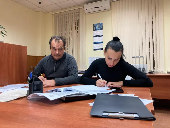 Владимир Егоров и адвокат _ в Басманном суде, 6 октября 2022 / Фото: «Медиазона»