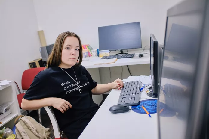 Александра Баева в офисе ОВД-Инфо / Фото: Митя Лялин, RTVI
