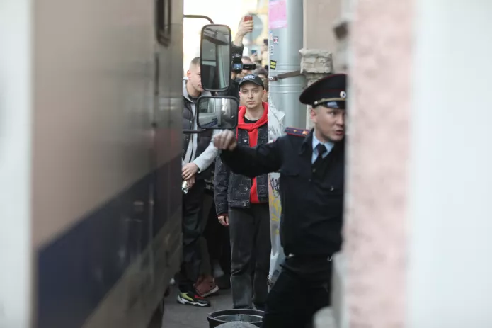 Мирон Федоров (Oxxxymiron) пришел поддержать блогера Хованского к суду, Санкт-Петербург 6 октября 2021 года / Фото: Давид Френкель для «Медиазоны»