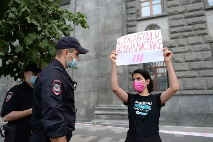 Journalist Farida Rustamova picketing the FSB building. Moscow, August 21, 2021. Photo by Denis Kaminev for Dozhd.