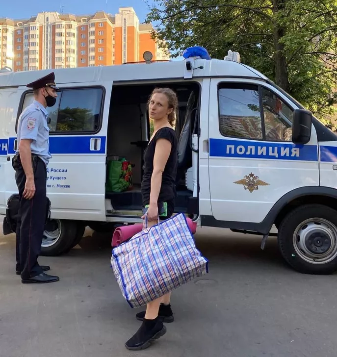 Мария Алехина после задержания на выходе из спецприемника 8 июля 2021 года / Фото из инстаграма Алехиной