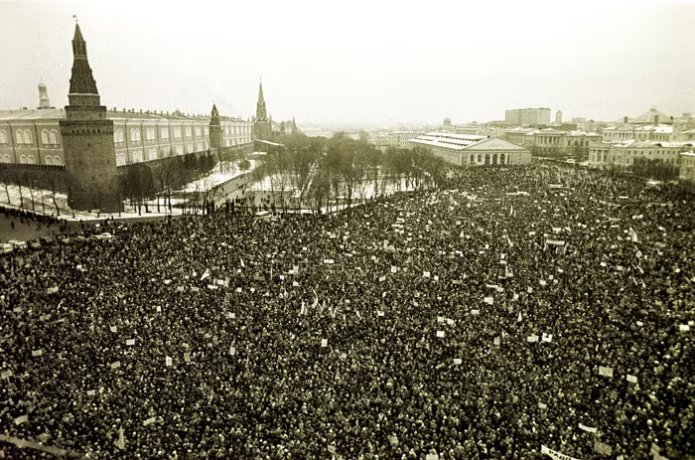 Rally on Manezhnaya Square, 4 February 1990 / Photo: Dmitry Borko via RFE/RL