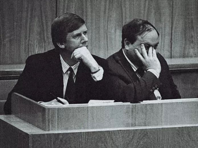 Anatoly Chubais (left) and Yegor Gaidar in 1992 / Photo: Alexei Sazonov, RFE/RL