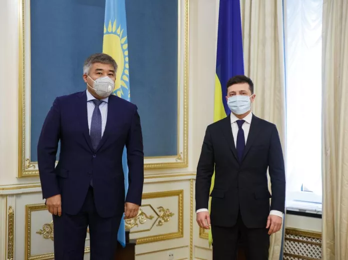 Встреча Дархана Калетаева, на тот момент - посла Казахстана в Украине, с президентом Украины Владимиром Зеленским, 15 апреля 2020 года / Фото: МИД РК