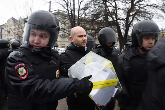 Detention of Pivovarov on the protest "Fed up" / Photo from the personal page of Ivan Voltskiy