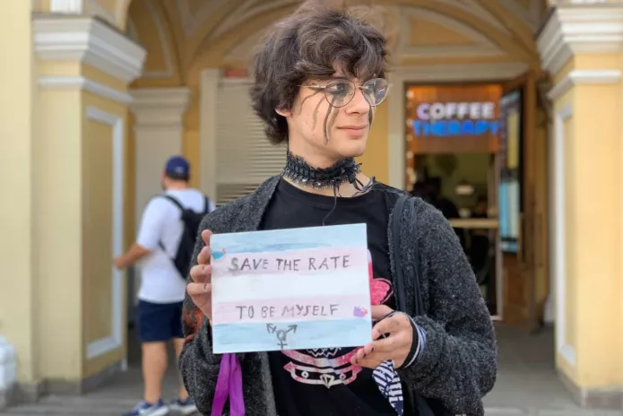 Alexander Sinko in a solitary protest against the law banning sex reassignment, St. Petersburg, June 15, 2023 / Photo provided by Alexander Sinko